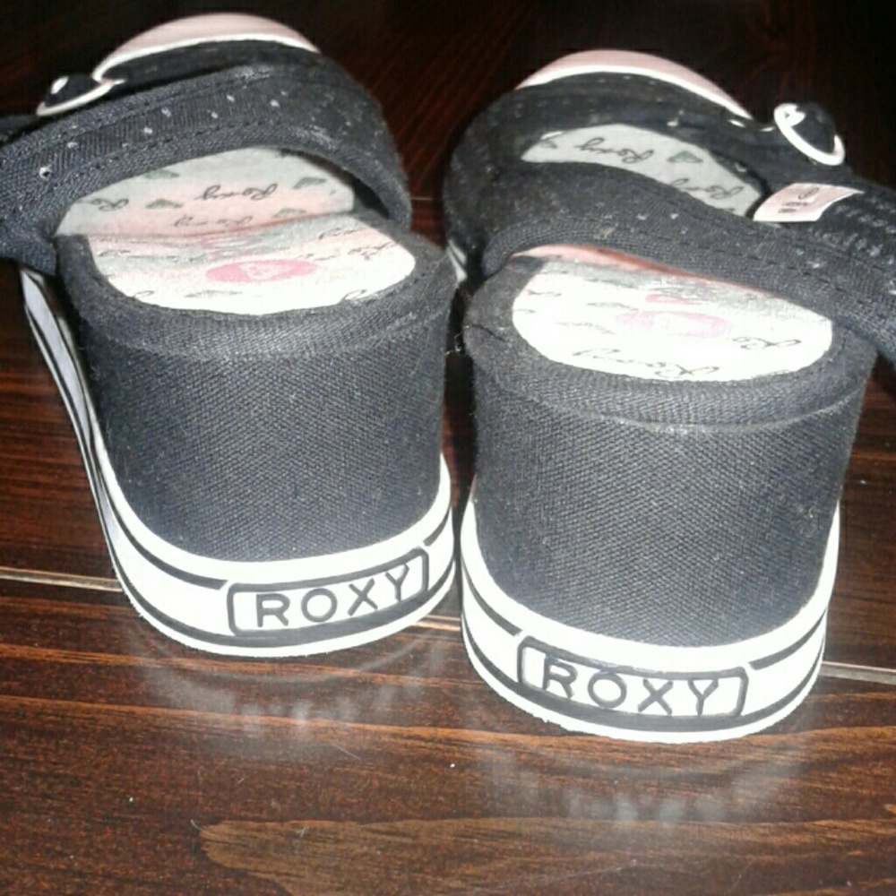 Roxy Shoes - Picture 4 of 5